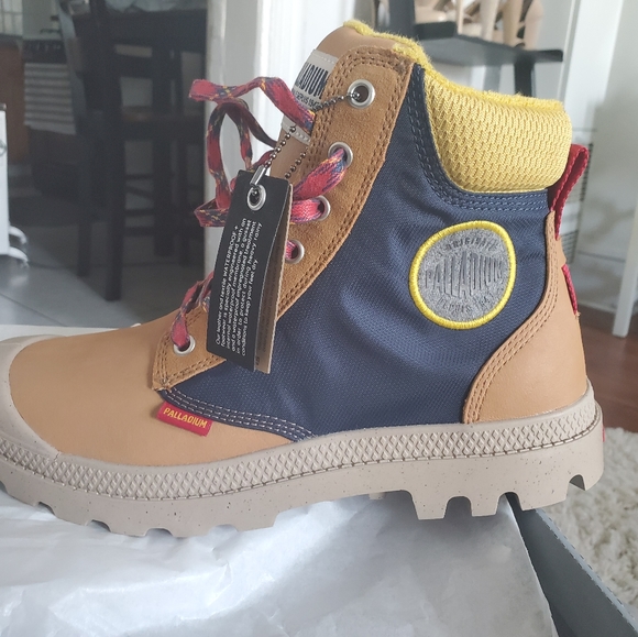 Palladium Shoes - US womens sz 9.5 Palladium waterproof boots